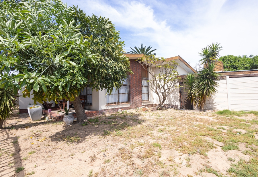 3 Bedroom Property for Sale in Peerless Park West Western Cape
